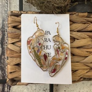 Pendientes flor natura con resina -Parachute- Silueta mujer