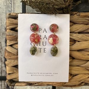 Pendientes flor natura con resina -Parachute- 3 lagrimas rojo y verde