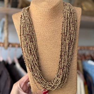 Collar bolitas dorado